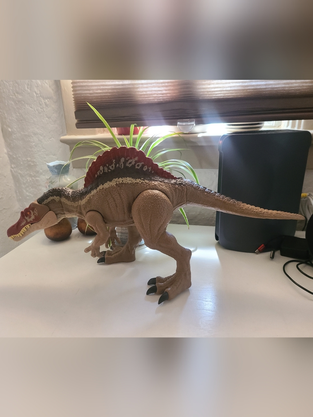 Jurassic World Park Extreme Chompin' Spinosaurus dinosaur Figure